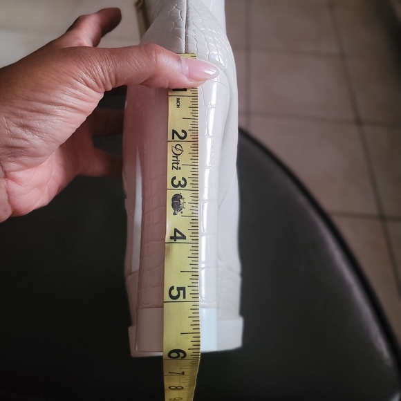 Crocodile Embossed block heel zip up  Boots (white) - Picture 6 of 8